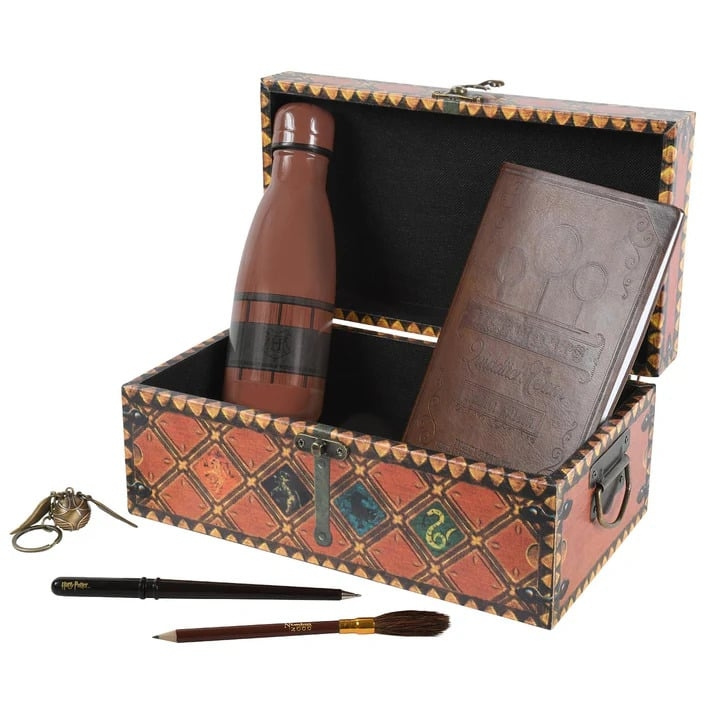 Pyramid International HARRY POTTER (QUIDDITCH TRUNK) PREMIUM GIFT SET in the group Sport, leisure & Hobby / Fun stuff / Collector\'s items at TP E-commerce Nordic AB (D15475)