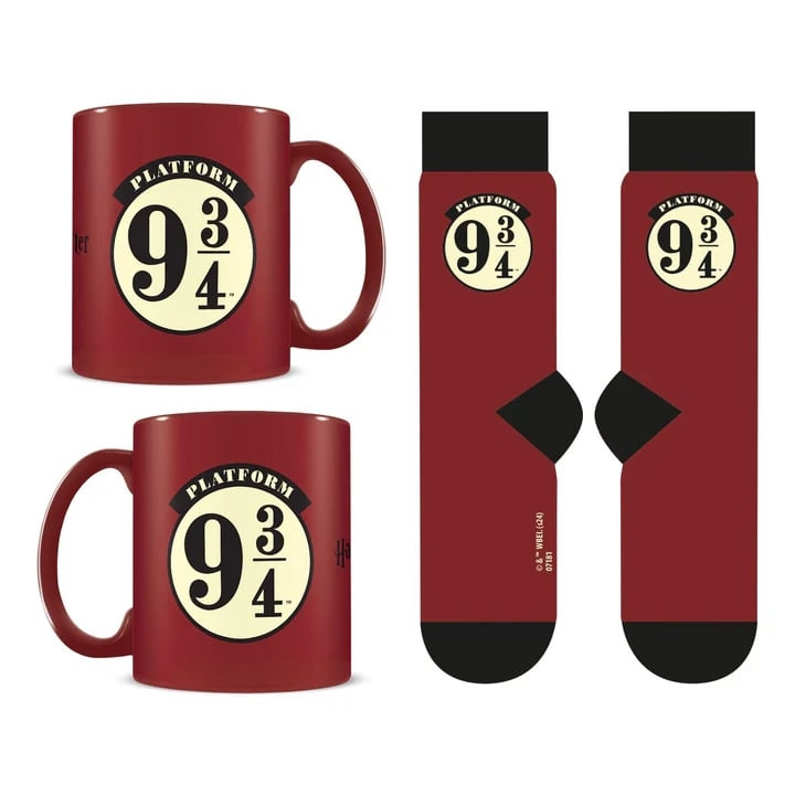 Pyramid International HARRY POTTER (PLATFORM 9 3/4) MUG & SOCK SET in the group Sport, leisure & Hobby / Fun stuff / Collector\'s items at TP E-commerce Nordic AB (D15563)