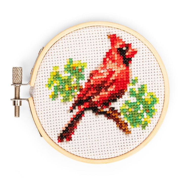Kikkerland Cardinal MiniCross Stitch Embroidery - (GG276) in the group Sport, leisure & Hobby / Fun stuff / Fun stuff at TP E-commerce Nordic AB (D17598)