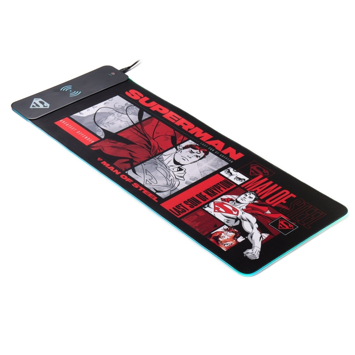 Numskull Superman - Oversize Gaming Mat & Mobile Charger in the group COMPUTERS & PERIPHERALS / GAMING / Gaming accessories at TP E-commerce Nordic AB (D20397)