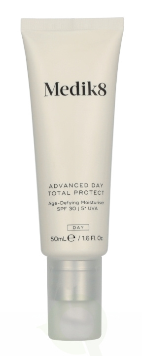 Medik8 Advanced Day Total Protect Moisturiser SPF30 50 ml in the group BEAUTY & HEALTH / Skin care / Face / Day cream at TP E-commerce Nordic AB (D28275)