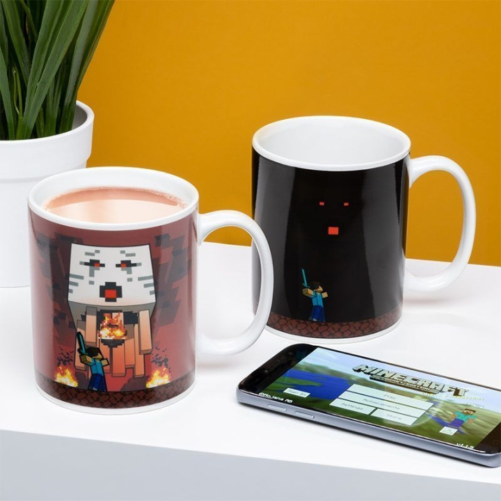 Paladone Minecraft Nether Heat Change Mug in the group Sport, leisure & Hobby / Fun stuff / Cups at TP E-commerce Nordic AB (D28586)