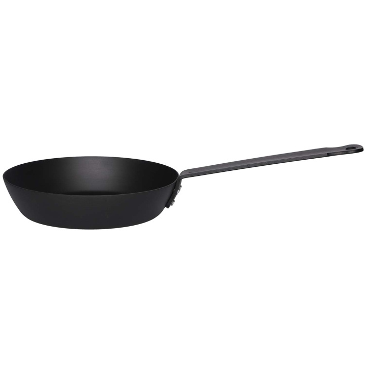 Maku Chef\'s Kolstålspanna 24 cm in the group HOME, HOUSEHOLD & GARDEN / Kitchen utensils / Frying pans at TP E-commerce Nordic AB (D29089)