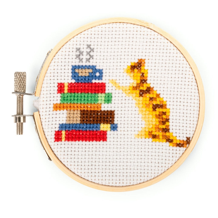 Kikkerland Cat Mini Cross Stitch Embroidery - (GG269) in the group TOYS, KIDS & BABY PRODUCTS / Toys / Crafts at TP E-commerce Nordic AB (D31220)