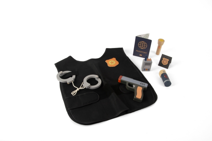 Dantoy Policeman play set in wood, 7 pcs (5714) in the group TOYS, KIDS & BABY PRODUCTS / Toys / Little home & Role play at TP E-commerce Nordic AB (D43183)