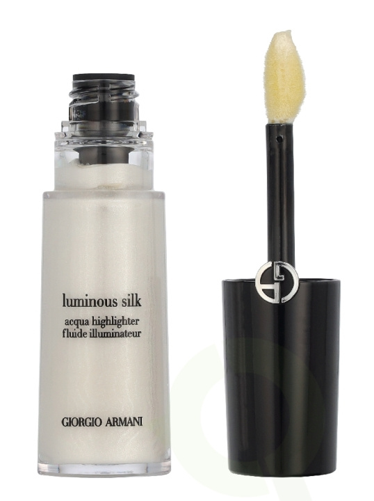 Armani Luminous Silk Acqua Highlighter 12 ml in the group BEAUTY & HEALTH / Makeup / Facial makeup / Contour/Highlight at TP E-commerce Nordic AB (D45060)