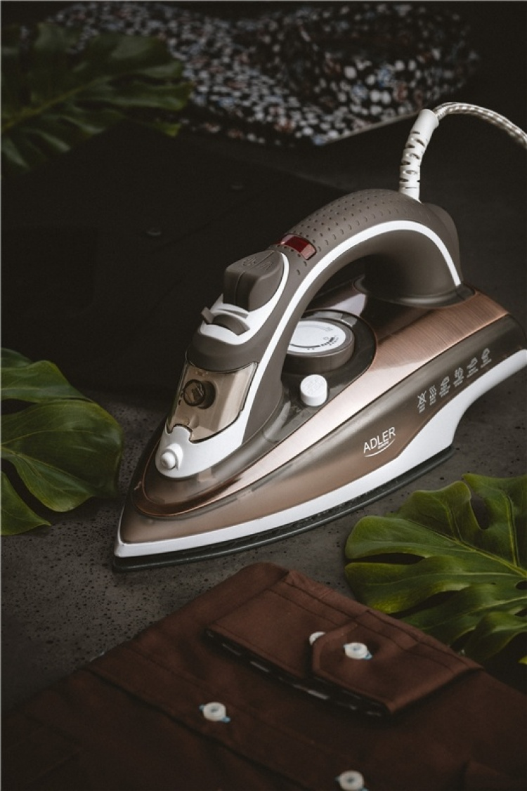 Adler AD 5030 iron with 3000W - beige/white