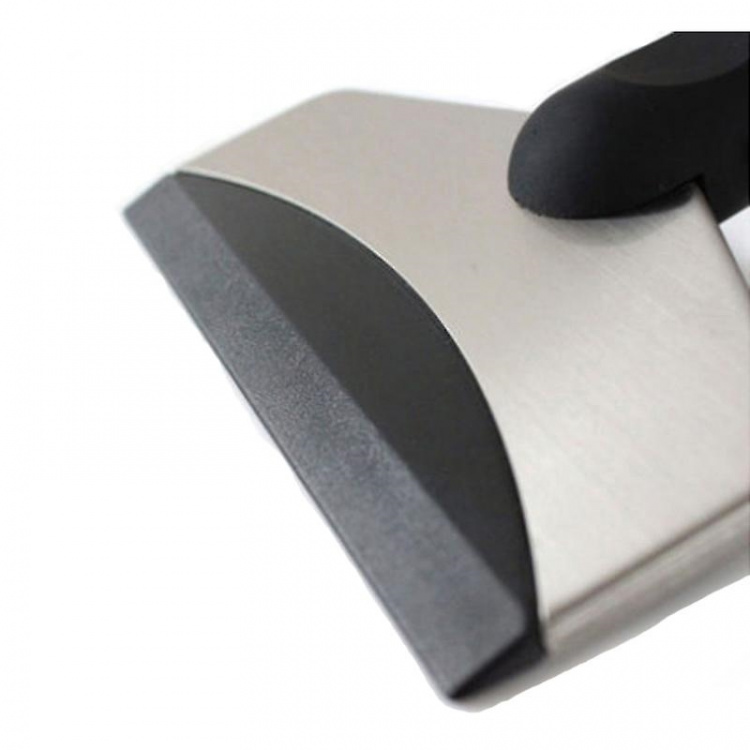 Ice scraper with ergonomic handle