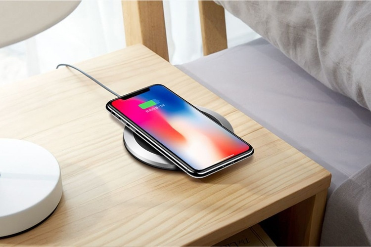 Leatherette Qi charger with fast charging