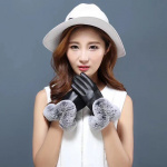 Stylish touchscreen gloves in faux leather and faux fur, M