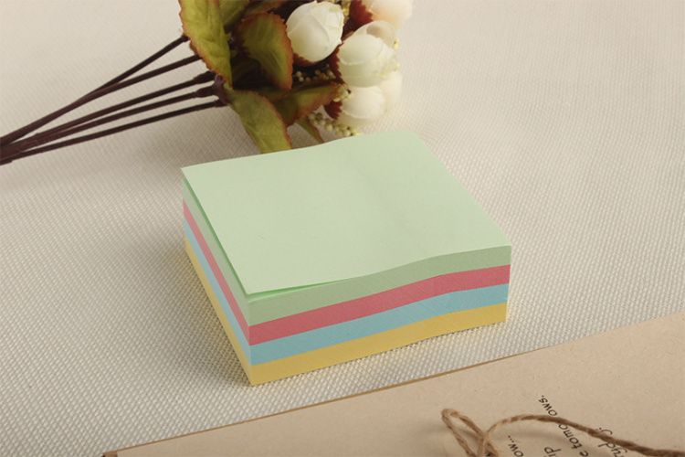 Post-it notes in 4 different colors Post-it notes in 4 different colors