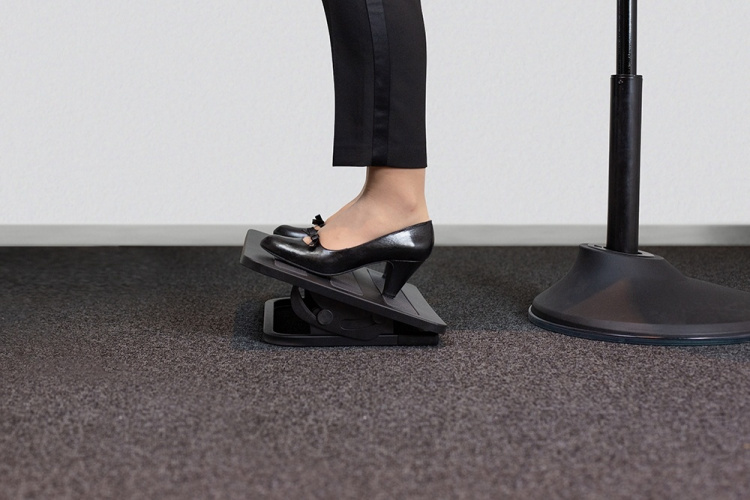 DELTACO Office, Ergonomic Tiltable Steel Foot Rest
