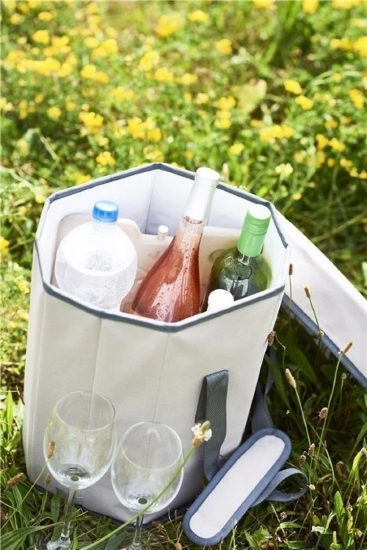 Outfit 20L cooler bag with practical seat Outfit 20L cooler bag with practical seat