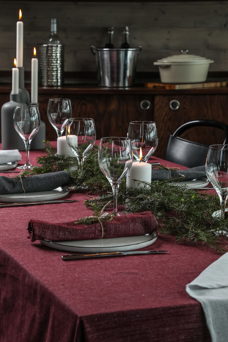 <span>A beautiful table setting adds a touch of gold to both everyday life and parties. In our new series with recycled cotton (70%) you will find trendy colors to make a memorable table setting.<br /></span><br /><span>This series is also highly suitable <span>A beautiful table setting adds a touch of gold to both everyday life and parties. In our new series with recycled cotton (70%) you will find trendy colors to make a memorable table setting.<br /></span><br /><span>This series is also highly suitable