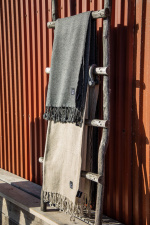 Kosta Linnewäfveri Pläd Kolstorp, Grå