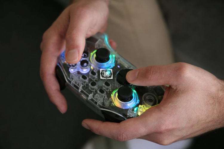 DELTACO Nintendo Switch Controller, transparent, RGB, macro buttons