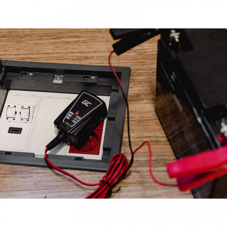 Green Cell Universal charger AGM 12W, 6/12V-1A Green Cell Universal charger AGM 12W, 6/12V-1A