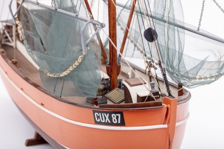 1:33 CUX 87 (Krabbenkutter) -wooden hull 1:33 CUX 87 (Krabbenkutter) -wooden hull