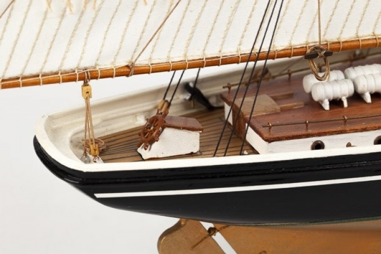 1:100 Bluenose II -Wooden hull 1:100 Bluenose II -Wooden hull