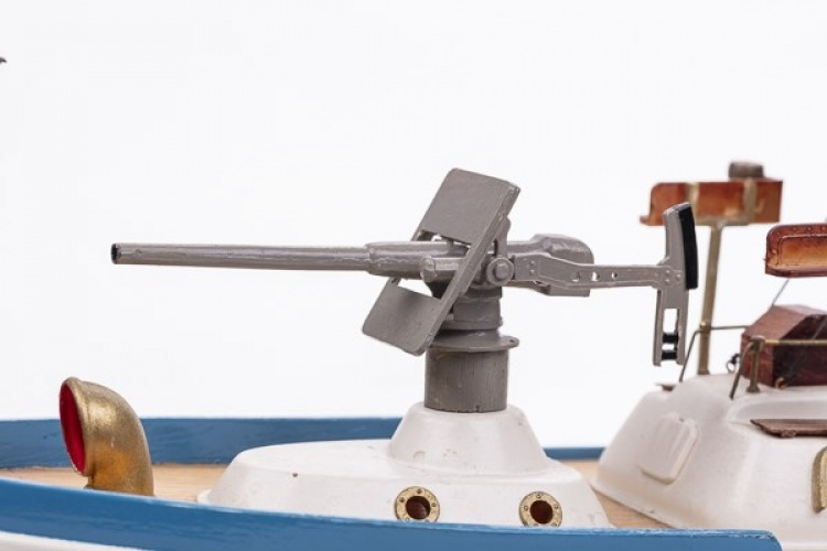 1:35 H.M.S. Renown-Plastic hull