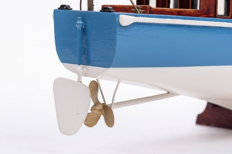 1:35 H.M.S. Renown-Plastic hull