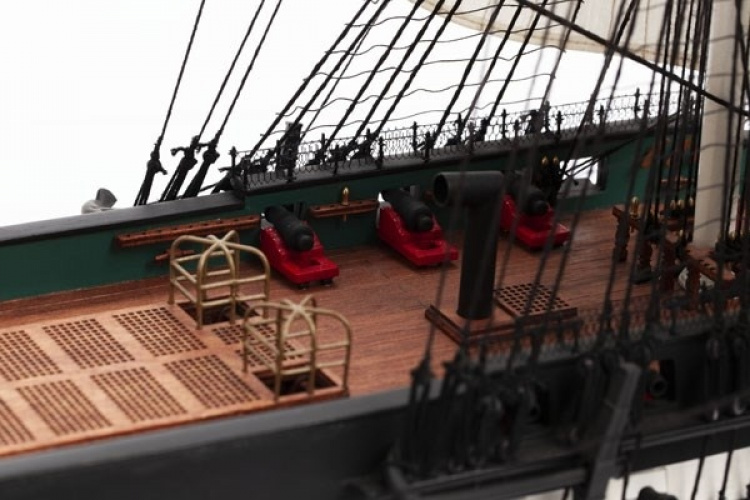 1:100 USS Constitution -Wooden hull