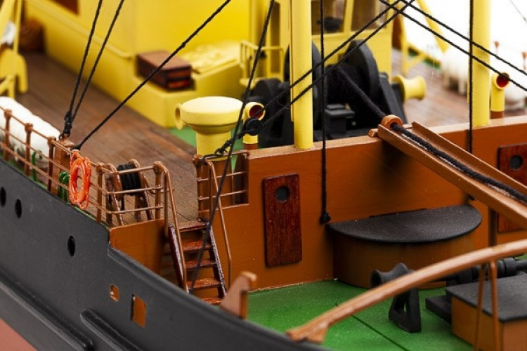 1:75 Elbjørn Icebreaker -Wooden hull