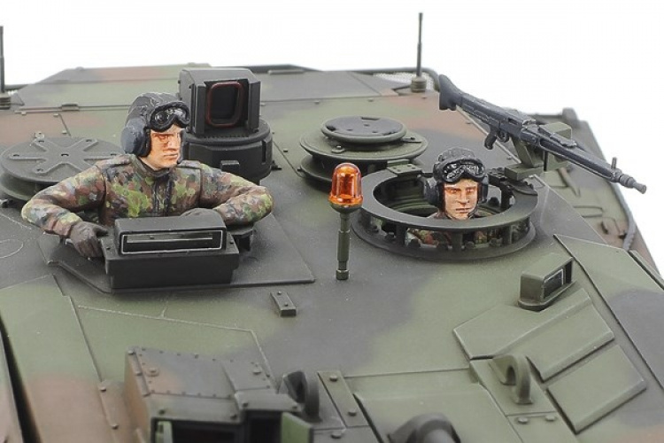 Tamiya 1/35 LEOPARD 2 A6 MBT