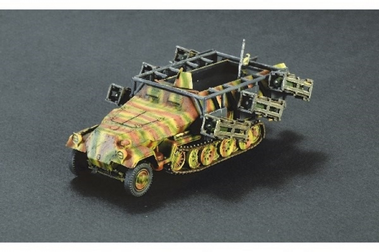 Italeri 1:72 Sd.Kfz. 251/1 \'Stuka Zu Fuss