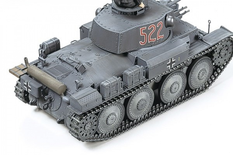 Tamiya 1:35 German Tank Panzerkampfwagen 38(t) Ausf.E/F