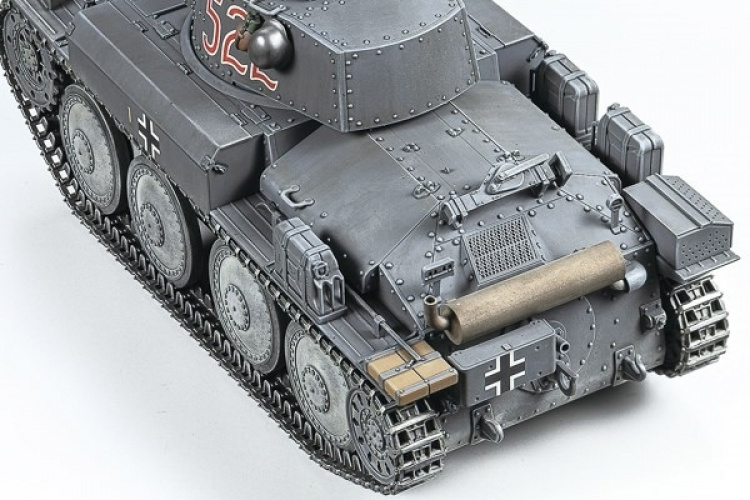 Tamiya 1:35 German Tank Panzerkampfwagen 38(t) Ausf.E/F