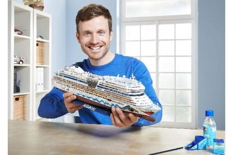 Revell Cruiser Ship AIDA