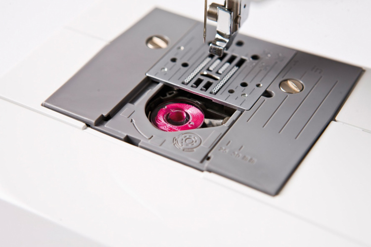 Brother RL417 Sewing machine for simple sewing projects incl. Overlock stitches