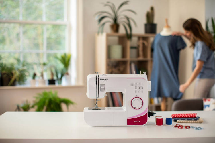 Brother RL417 Sewing machine for simple sewing projects incl. Overlock stitches