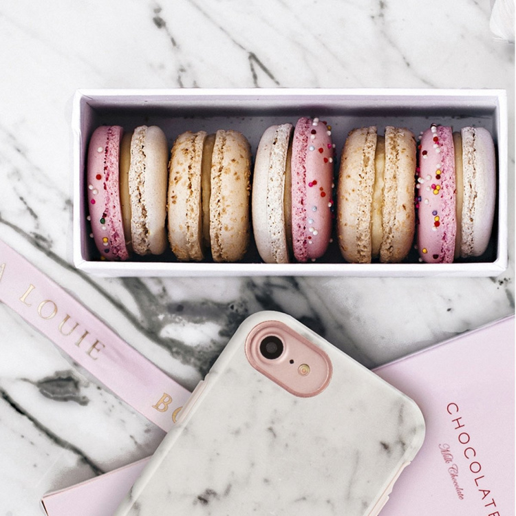 Richmond & Finch iPhone 7/8/SE2 Case, White Marble