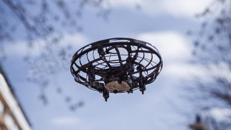 GADGETMONSTER UFO Drone, control a UFO drone with just your hands GADGETMONSTER UFO Drone, control a UFO drone with just your hands