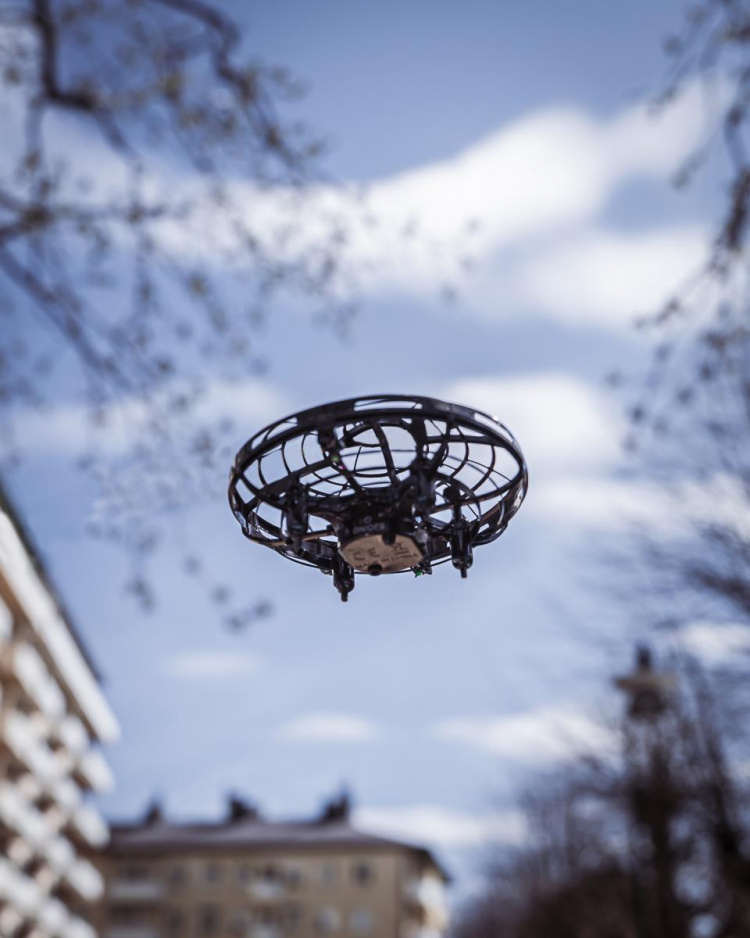 GADGETMONSTER UFO Drone, control a UFO drone with just your hands GADGETMONSTER UFO Drone, control a UFO drone with just your hands