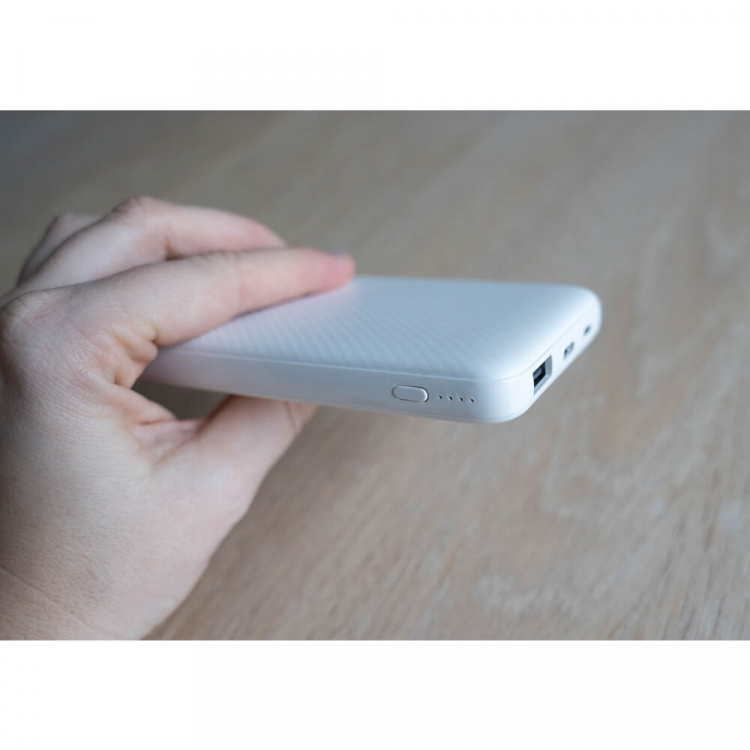 Gear Powerbank 10 000mAh LiPolymer Ultracompact 2.1A 1xUSB-C 2xUSB-A 1xMicroUSB White