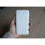 Gear Powerbank 10 000mAh LiPolymer Ultracompact 2.1A 1xUSB-C 2xUSB-A 1xMicroUSB White