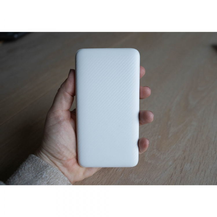 Gear Powerbank 10 000mAh LiPolymer Ultracompact 2.1A 1xUSB-C 2xUSB-A 1xMicroUSB White