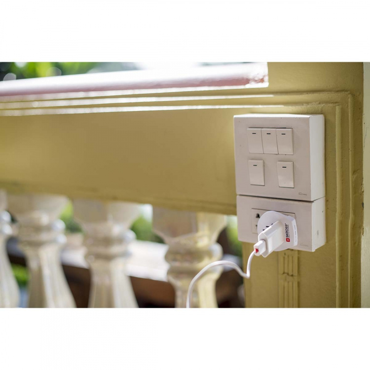 SKROSS Travel Adapter World-to-Europe Earthed SKROSS Travel Adapter World-to-Europe Earthed