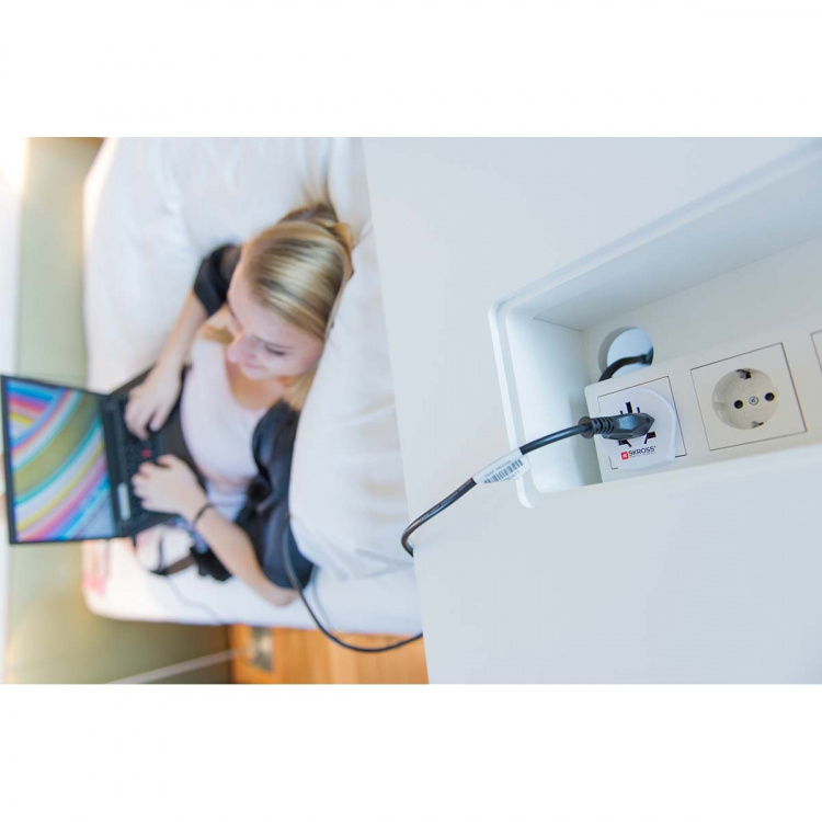 SKROSS Travel Adapter World-to-Europe Earthed SKROSS Travel Adapter World-to-Europe Earthed