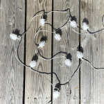 LightsOn Pine 10m ljusslinga vita ljusskimrande kottar