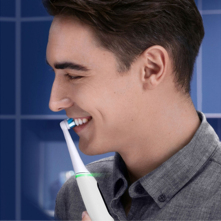 Oral B Electric Toothbrush iO6 Series M6 White