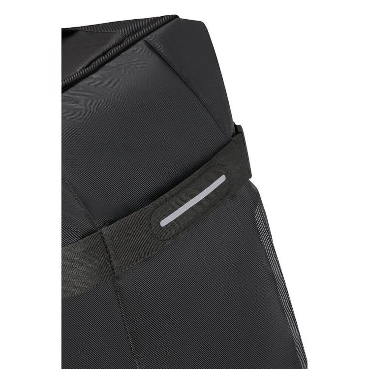 American Tourister Urban Track Duffle Bag/WH Medium Black American Tourister Urban Track Duffle Bag/WH Medium Black