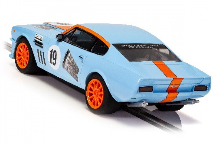 SCALEXTRIC Aston Martin V8 - Gulf Edition - Rikki Cann Racing SCALEXTRIC Aston Martin V8 - Gulf Edition - Rikki Cann Racing