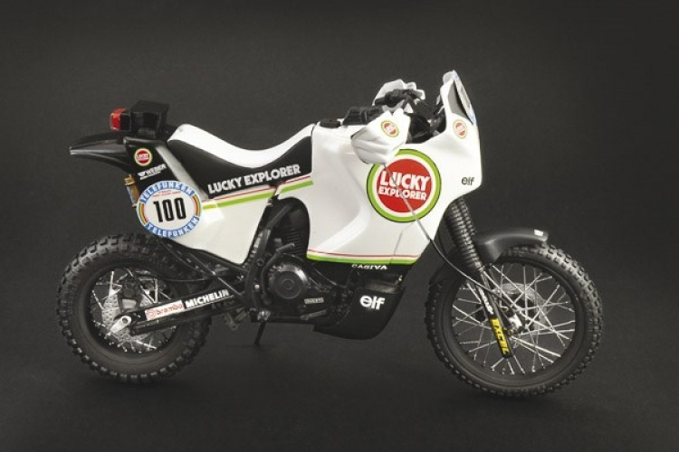 ITALERI 1:9 Cagiva \'\'Elephant\'\' 850 Paris-Dakar 1987 ITALERI 1:9 Cagiva \'\'Elephant\'\' 850 Paris-Dakar 1987