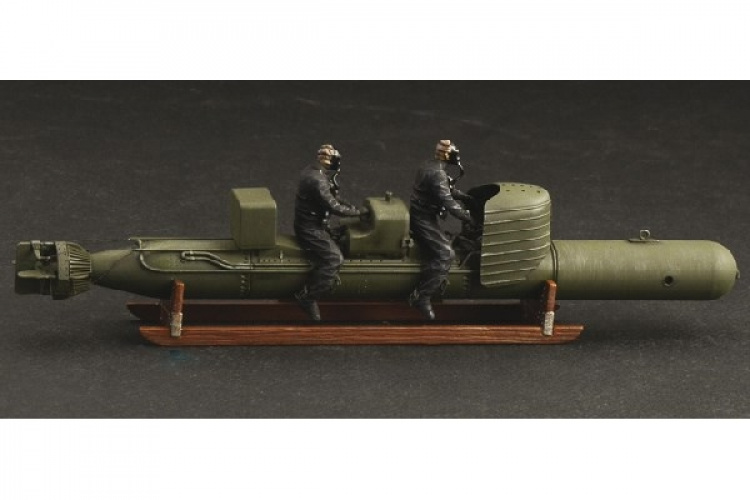 ITALERI 1:35 S.L.C. \'\'Maiale\'\' with crew ITALERI 1:35 S.L.C. \'\'Maiale\'\' with crew