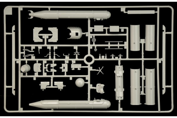 ITALERI 1:35 S.L.C. \'\'Maiale\'\' with crew ITALERI 1:35 S.L.C. \'\'Maiale\'\' with crew
