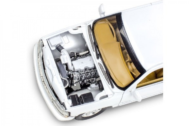 Revell 1999 Chevy Silverado Custom Pickup